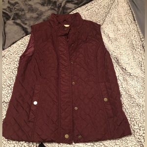 Women’s burgundy GH Bass & CO button up vest